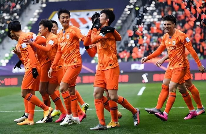 世界杯注册-他曾两次被球迷视为鲁能离队热门，如今却依然能留队，值得期待|陈蒲|中超|重庆|邵佳一|国足_新浪体育_新浪新闻