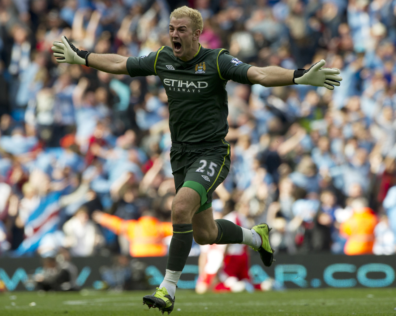 世界杯注册-乔·哈特：多纳鲁马全速出击认为自己在禁区外，他本应用手扑球