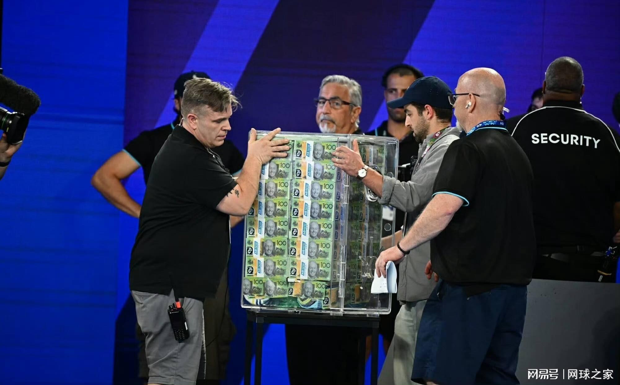 业余球手夺一球致胜冠军！高芙贡献名面，周杰伦球都没碰到就出局