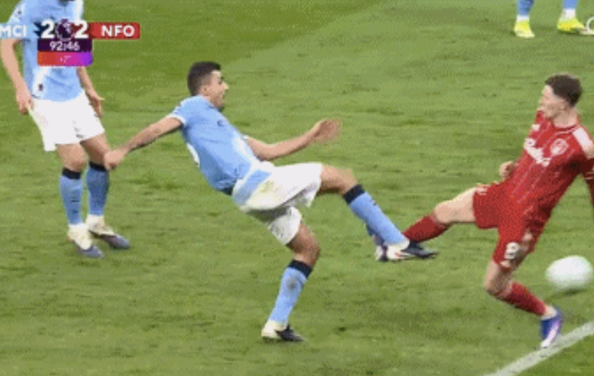 世界杯注册-英超保送阿森纳？曼城3疑似点球未判：哈兰德2次被放倒 裁判无视