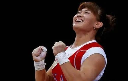 世界杯注册账号-体坛第一叛徒！她改洋名换国籍夺冠后称不是中国人，结局如何？|姚丽|哈萨克斯坦|马内扎|举重|教练_新浪体育_新浪新闻