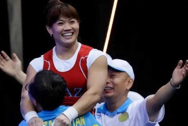 世界杯注册账号-体坛第一叛徒！她改洋名换国籍夺冠后称不是中国人，结局如何？|姚丽|哈萨克斯坦|马内扎|举重|教练_新浪体育_新浪新闻
