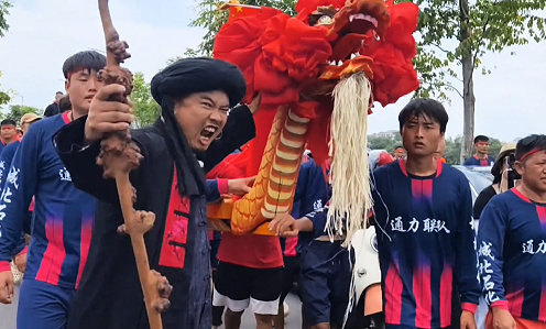 世界杯官方认证-麻阳龙舟队训练备战龙超，出征时会抬龙舟到河边，曾因手推肩扛50公里硬核护送火出圈|潇湘晨报·晨视频|龙舟比赛|湖南省|怀化市|活动_新浪体育_新浪新闻