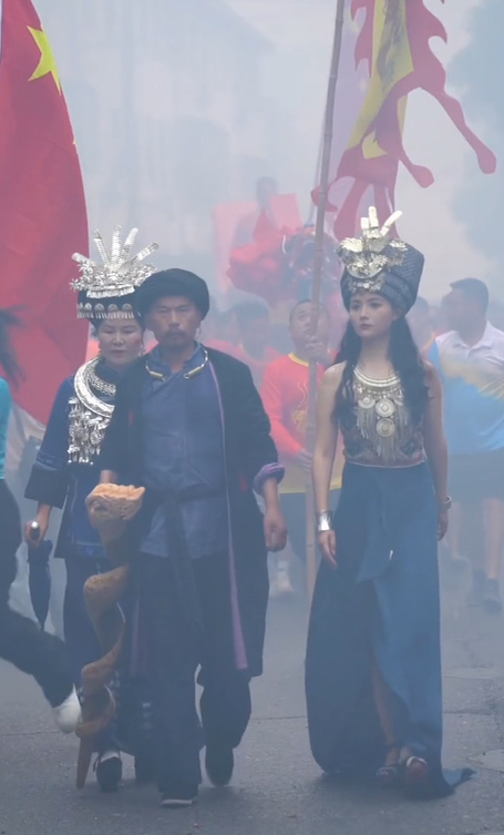 世界杯官方认证-麻阳龙舟队训练备战龙超，出征时会抬龙舟到河边，曾因手推肩扛50公里硬核护送火出圈|潇湘晨报·晨视频|龙舟比赛|湖南省|怀化市|活动_新浪体育_新浪新闻